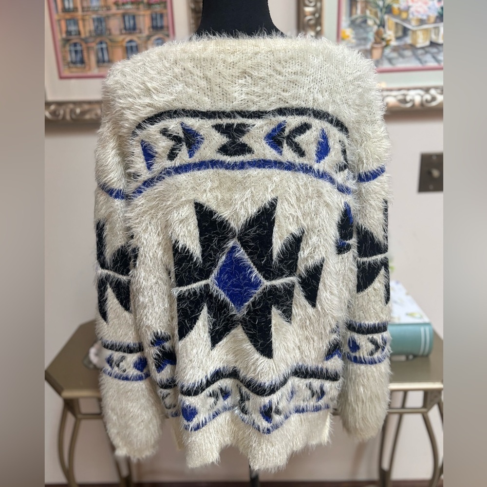 STACCATO AZTEC PRINT BLUE & CREAM FUZZY KNIT OVERSIZED PULLOVER SWEATER SIZE L - Picture 3 of 7